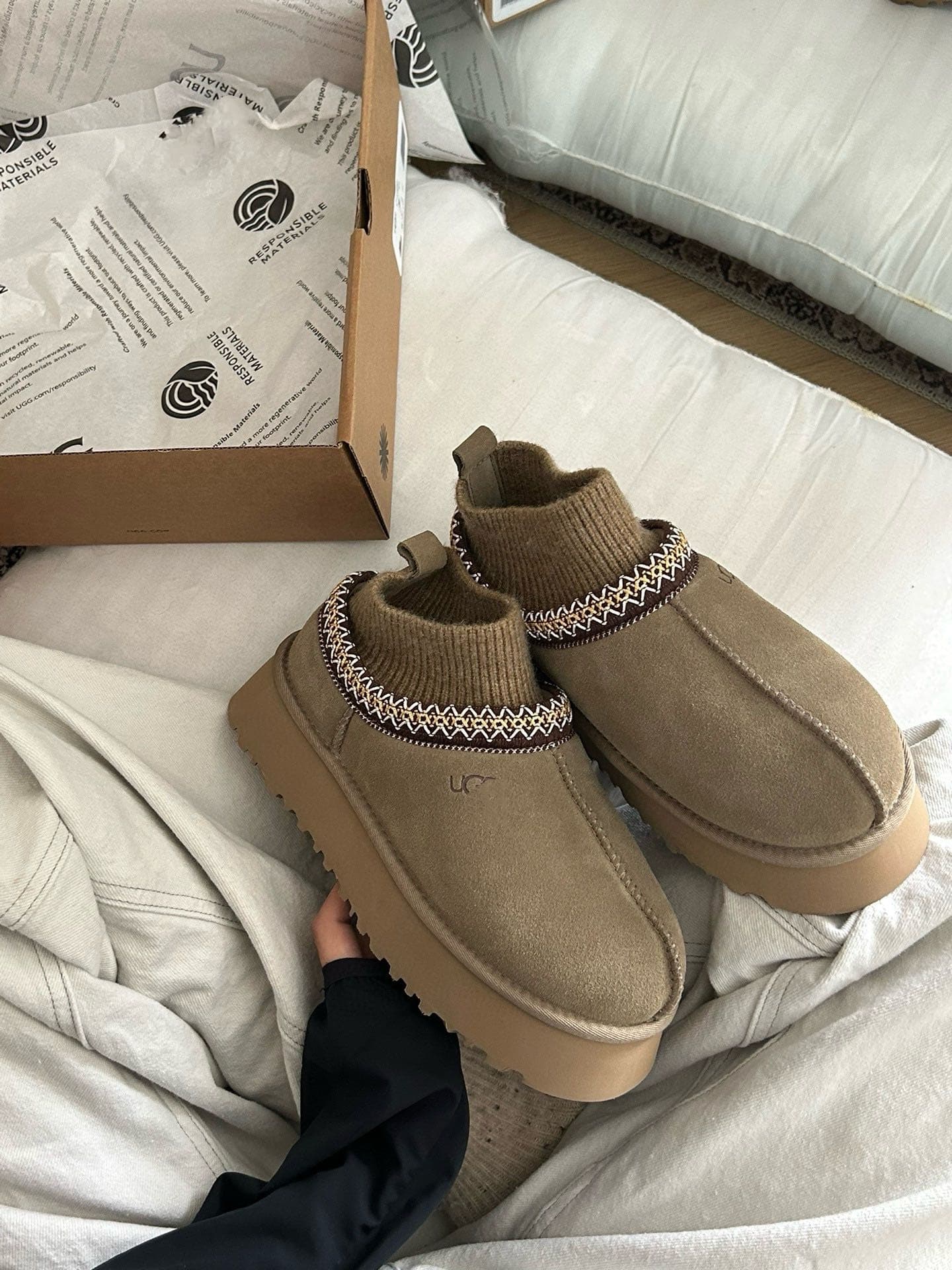 Bottes de neige pour femmes, hiver 2025, NewU, cachemire chaud, semelles épaisses, nouvelle mode, talon recouvert, demi-pantoufles en coton pour fem