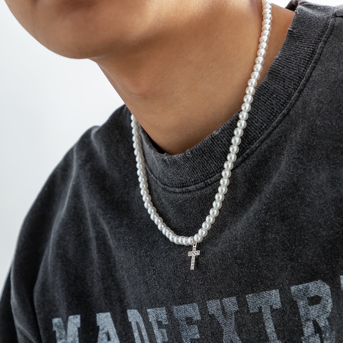 Hip hop diamond studded pearl cross necklace, trendy and personalized high-end pendant, men's jewelry