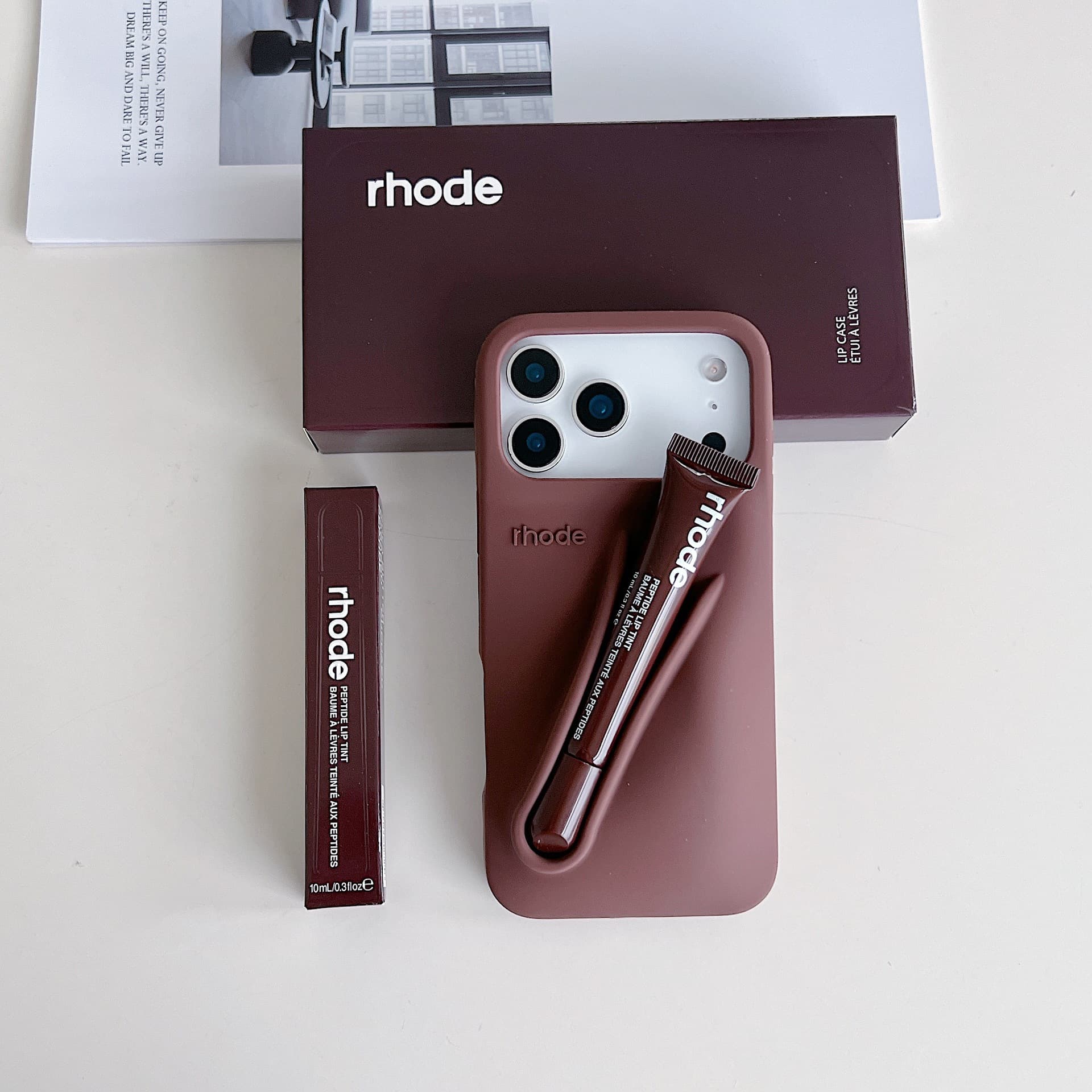 Étui de téléphone en silicone compatible avec rouge à lèvres et gloss, compatible avec les modèles IP13/14/15/16/17, série Hailey, même style