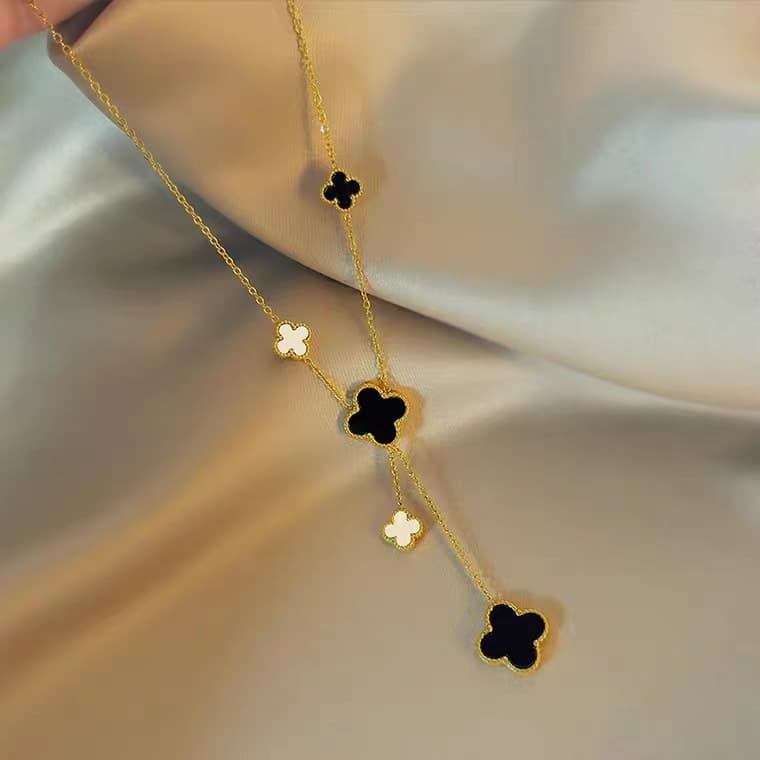 Collier en acier titane, noir et blanc inaltérable, double chaîne clavicule, style féminin simple, tempérament minoritaire