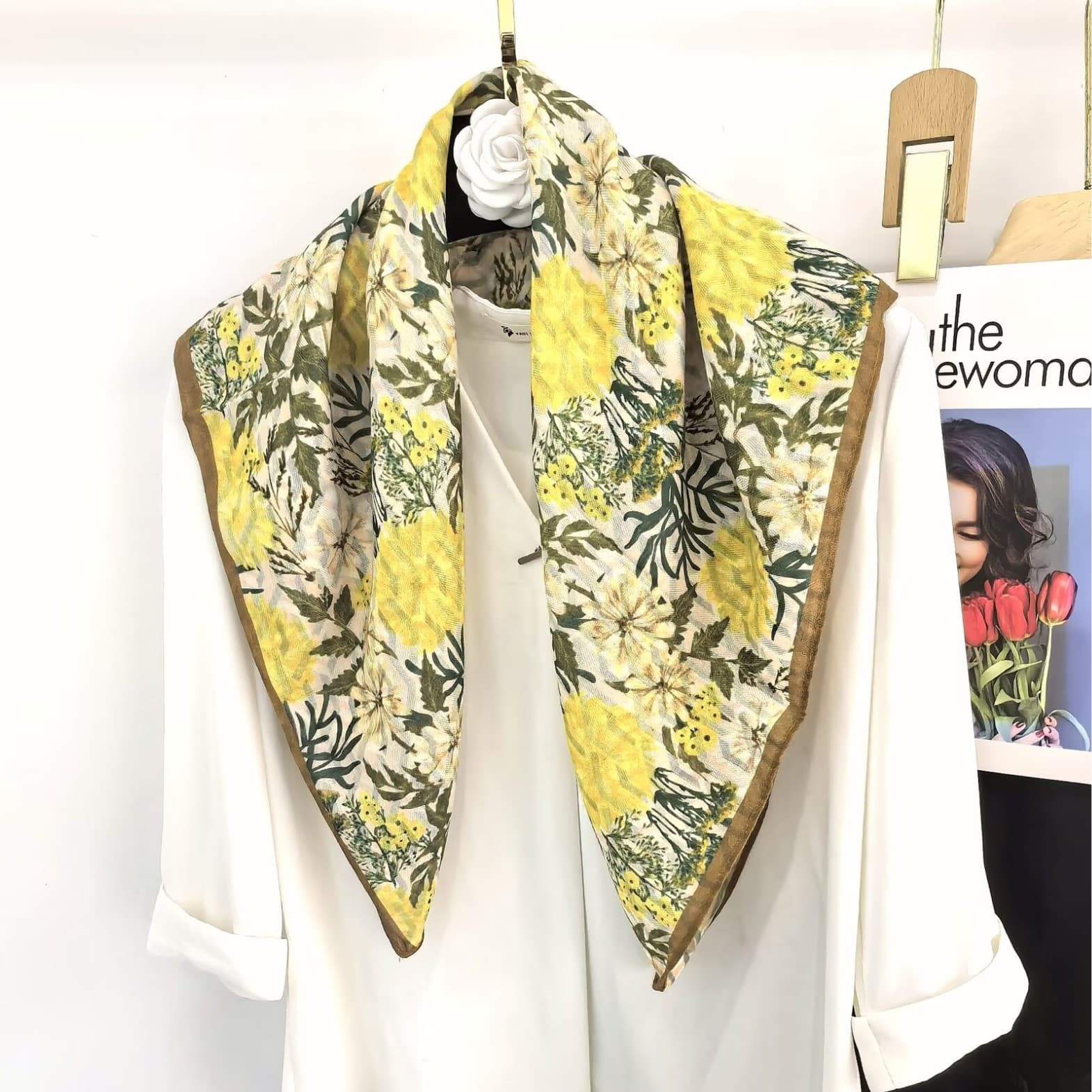 Artistic And Fresh Floral Patterned Small Square Multifunctional Decorative Silk Fashionable Neck Scarf, Sun Protection