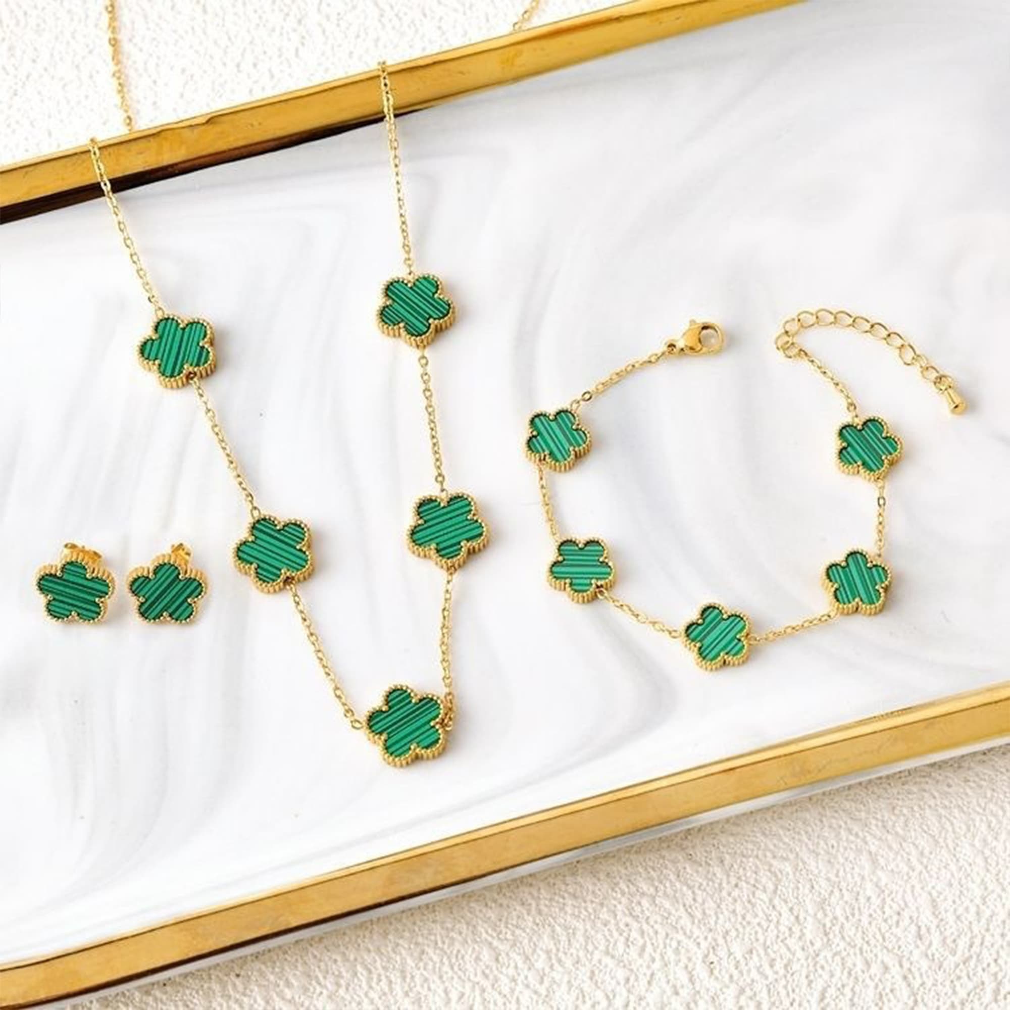Ensemble de 3 pièces plaqué or 18 carats : collier, boucles d'oreilles et bracelet en forme de fleur à cinq feuilles. Bijou tendance pour femme, i