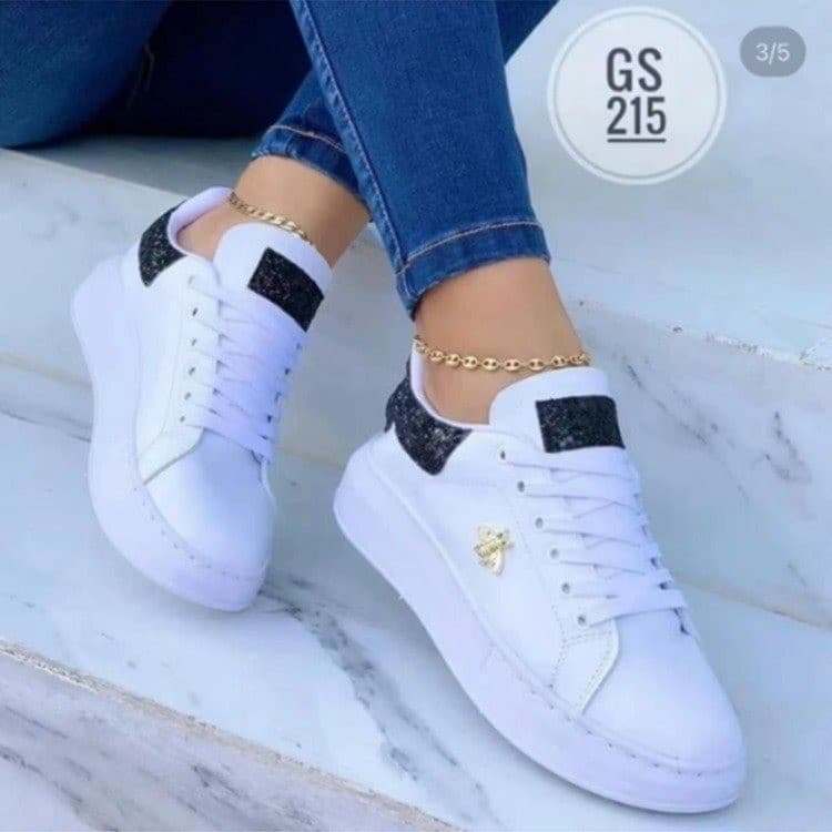 Large Size Women's Casual Shoes With Thick Sole Round Toe Synthetic Upper Small Bee Decoration