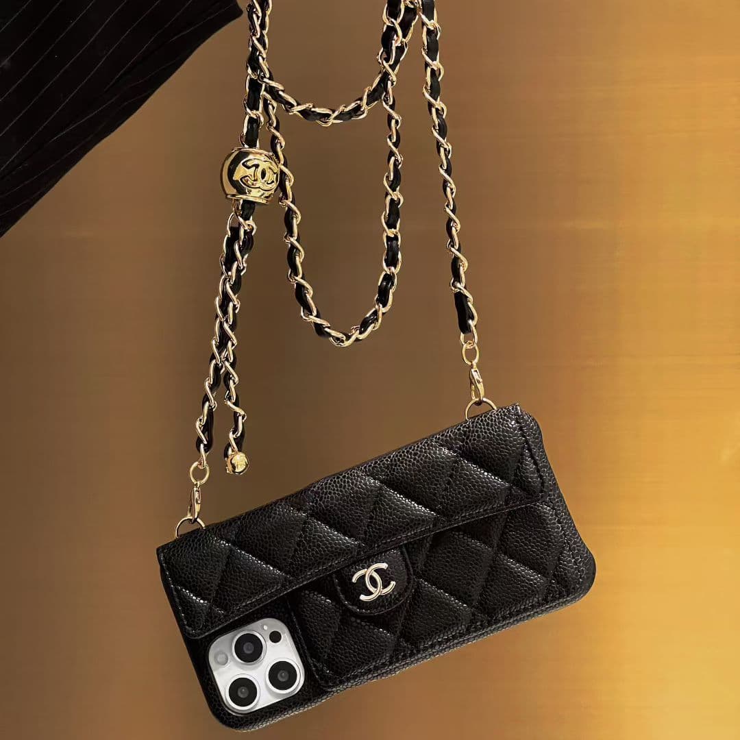 Nouvelle coque matelassée mini Chanel pour iPhone 17, style bandoulière tendance pour femme, compatible avec iPhone 16, 11 et 13 Pro.