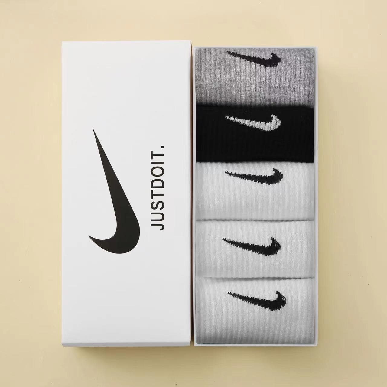 Lot de 5 paires de chaussettes de sport mi-mollet unisexes Nike, respirantes et côtelées, idéales pour la course, la salle de sport et le quotidie