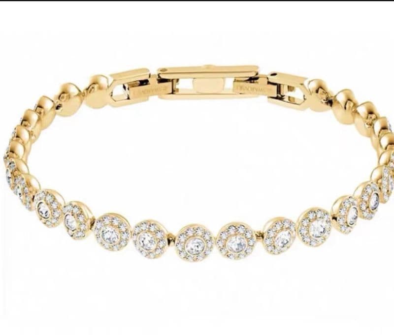 Bracelet charmant et élégant à boutons ronds romains de diamètre complet