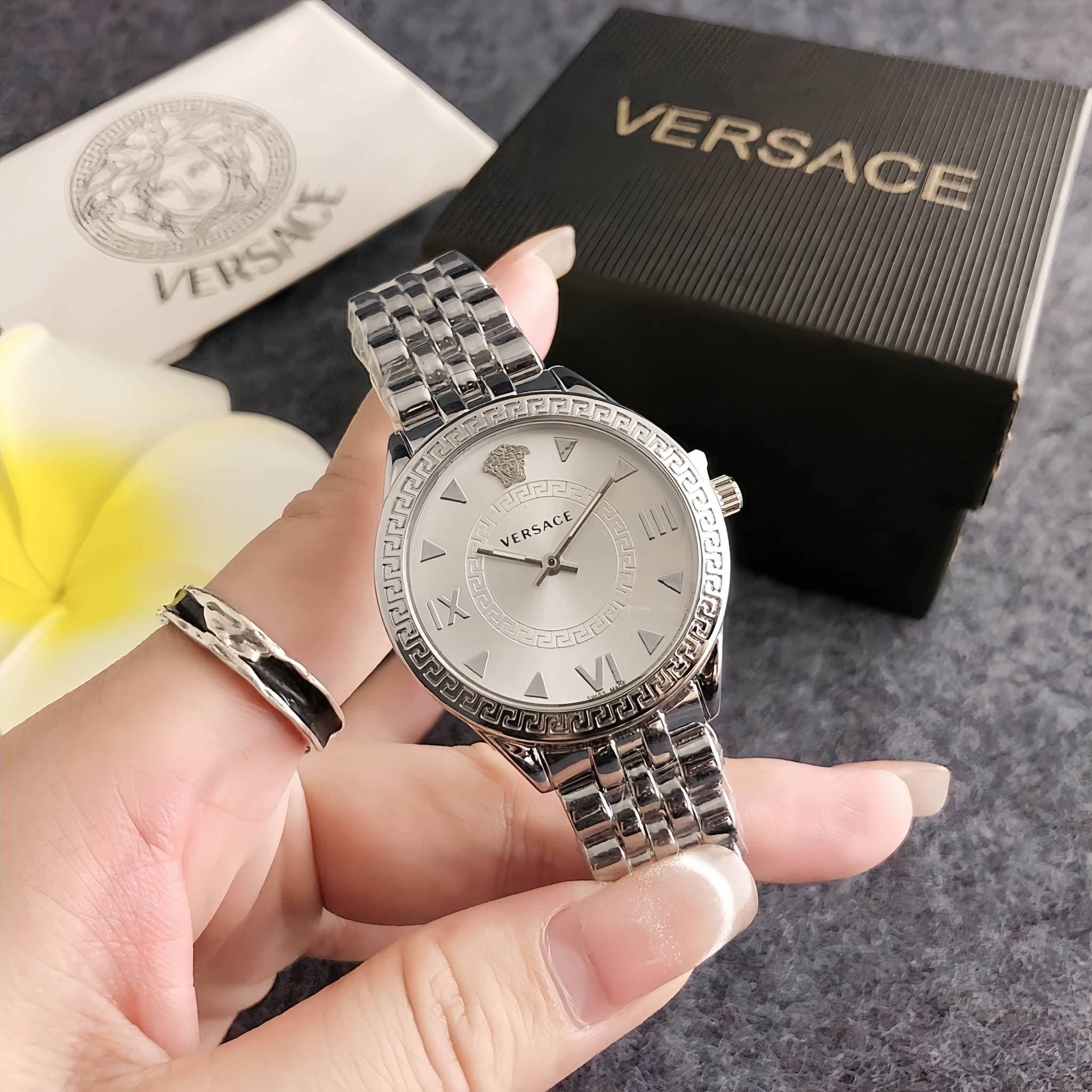 Montre suisse Versace avec cadran personnalisé pour homme, style décontracté et professionnel