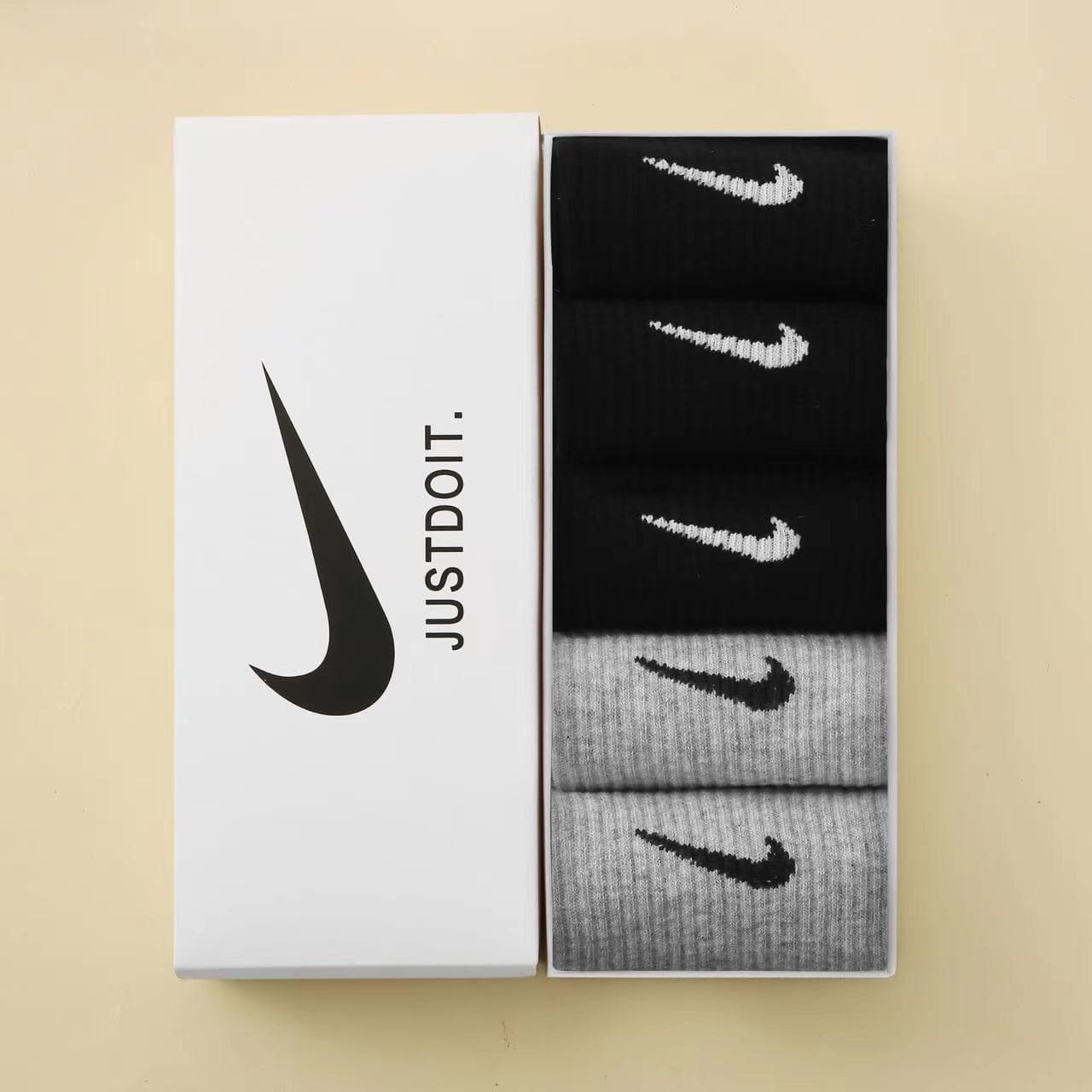 Lot de 5 paires de chaussettes de sport mi-mollet unisexes Nike, respirantes et côtelées, idéales pour la course, la salle de sport et le quotidie