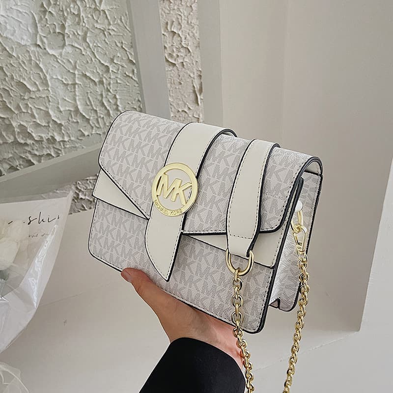 Sac bandoulière carré à bandoulière chaîne grande capacité, collection 2026, tendance femme.