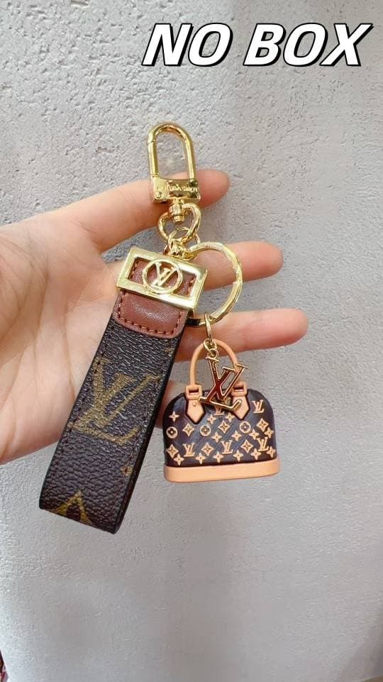 Porte-clés de sac coquillage tendance pour senior, polyvalent et exquis, pendentif de sac en cuir à fleurs anciennes pour voiture