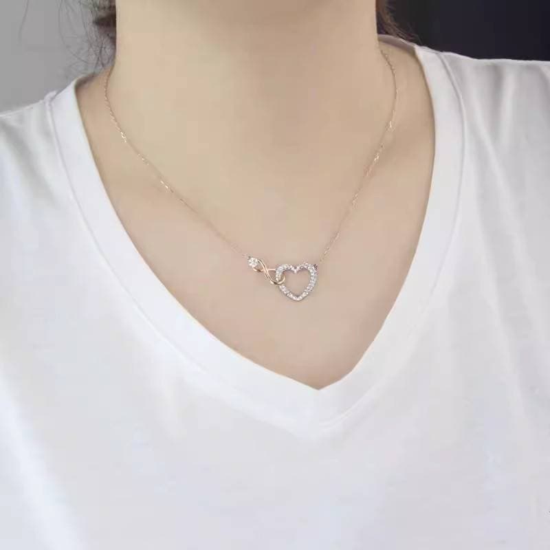 Simple and exquisite love pendant necklace for women Fashionable and elegant peach heart clavicle necklace