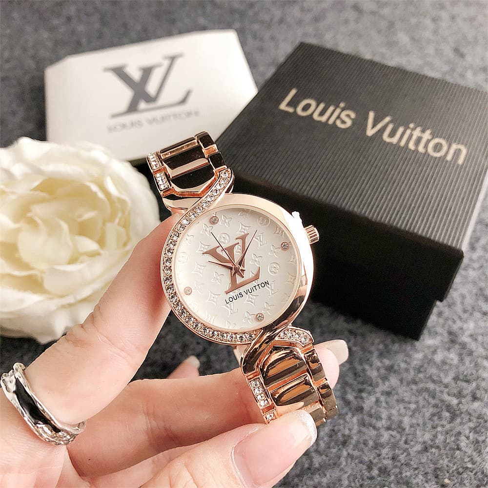 Des modèles de créateurs de grandes marques européennes et américaines avec des lettres de mode en diamant et des montres en alliage exquises