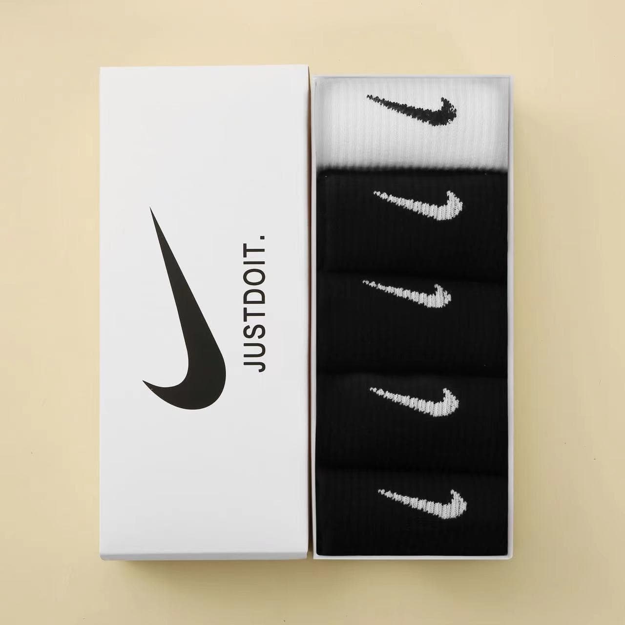 Lot de 5 paires de chaussettes de sport mi-mollet unisexes Nike, respirantes et côtelées, idéales pour la course, la salle de sport et le quotidie