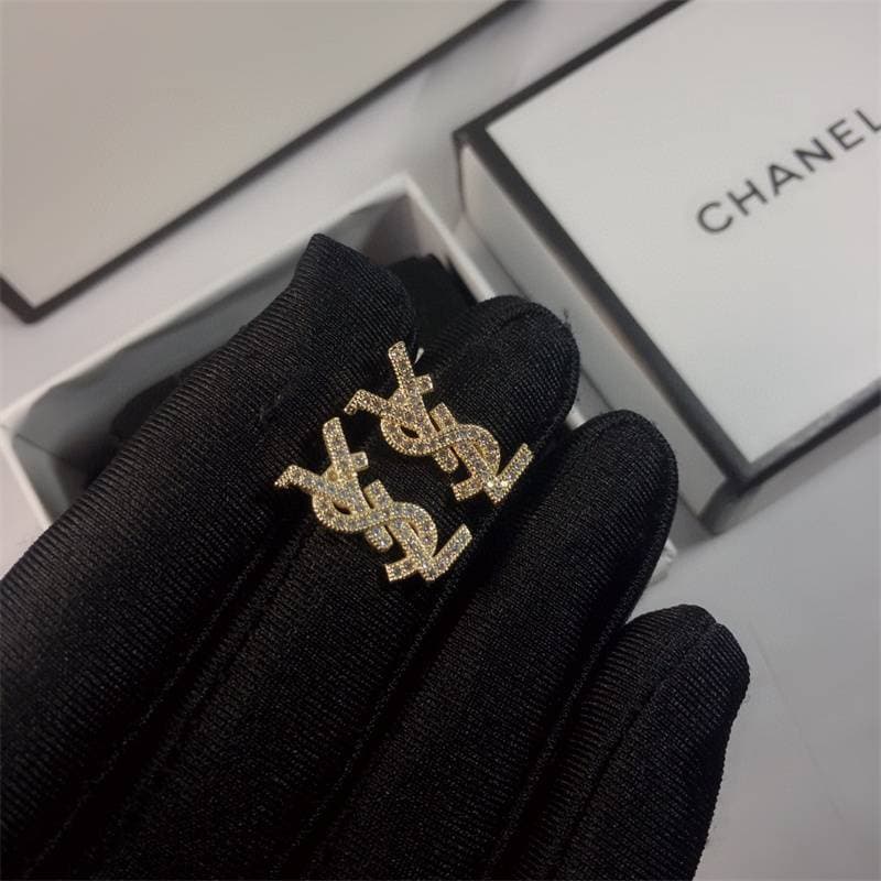 Boucles d'oreilles Yang Shulin en argent, ornées de diamants, style aiguille, élégantes et raffinées.