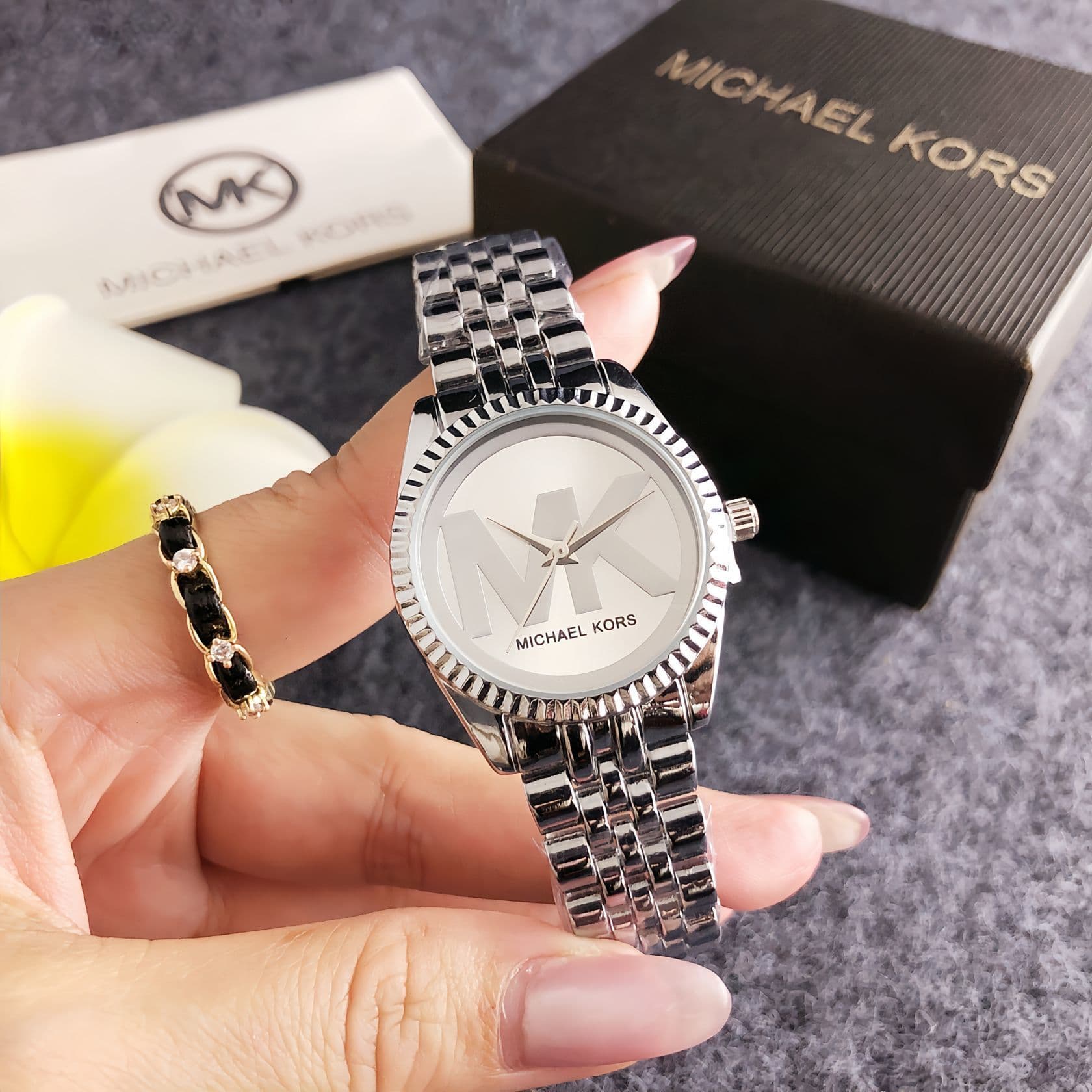 Montre compacte élégante pour femme, inspirée du luxe, mouvement à quartz haut de gamme
