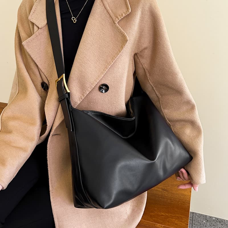 Large Capacity Shoulder Bag Fall And Winter New Texture Handbag Fashion Casual Commuter Crossbody Bag