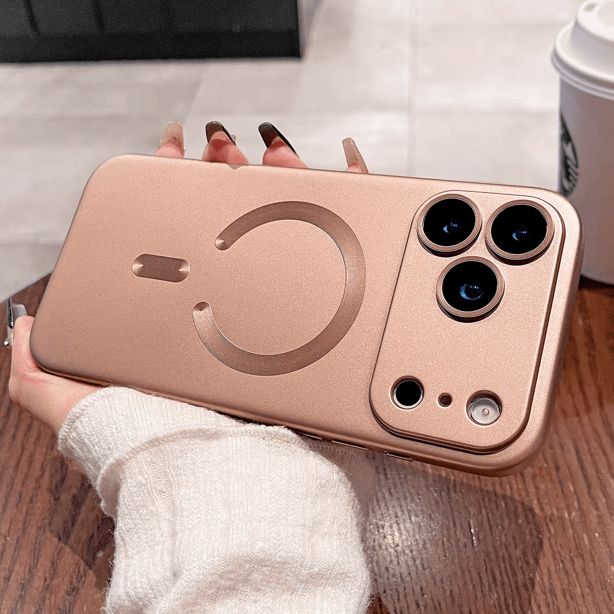 Coque souple magnétique à peinture métallisée pour iPhone 17 Air 16 E 15 14 Plus 13 12 11 Pro Max avec chargeur sans fil