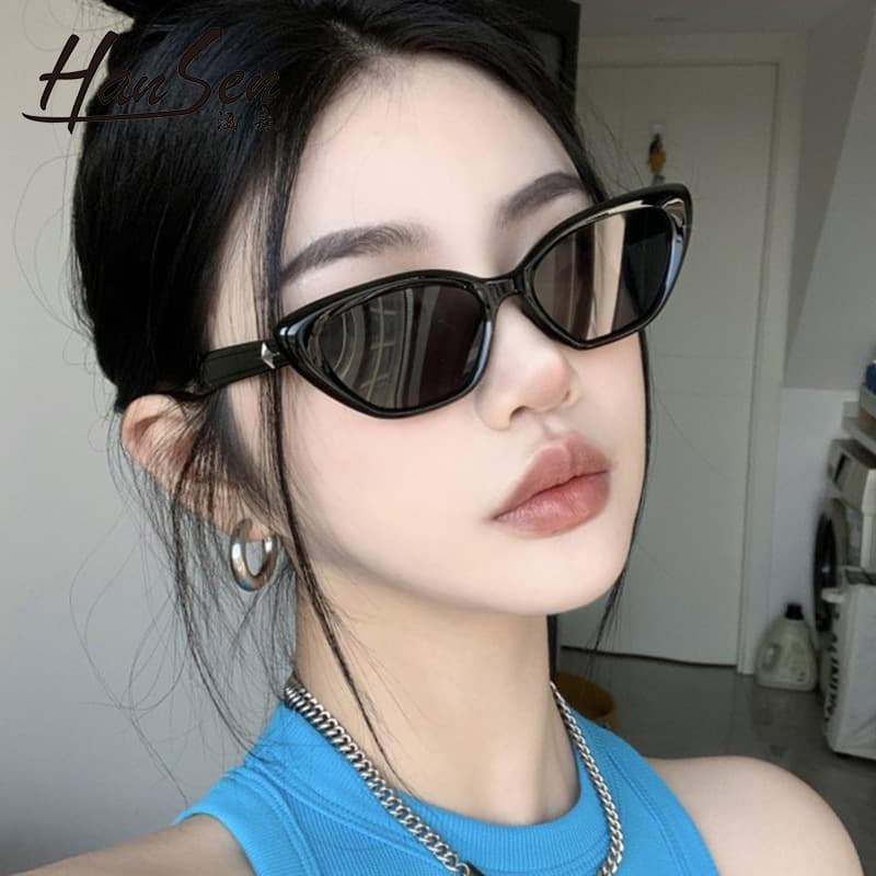 Vintage Triangle Cat Eye Face Sunglasses For Women High-End Ins Black Small Frame Glasses Sun Protection Styling Photo
