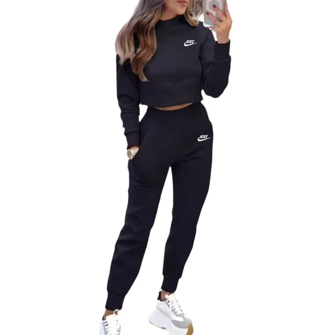 Ensemble deux pièces pour femme : sweat-shirt court à manches longues, pantalon de jogging taille haute avec poches et survêtement.