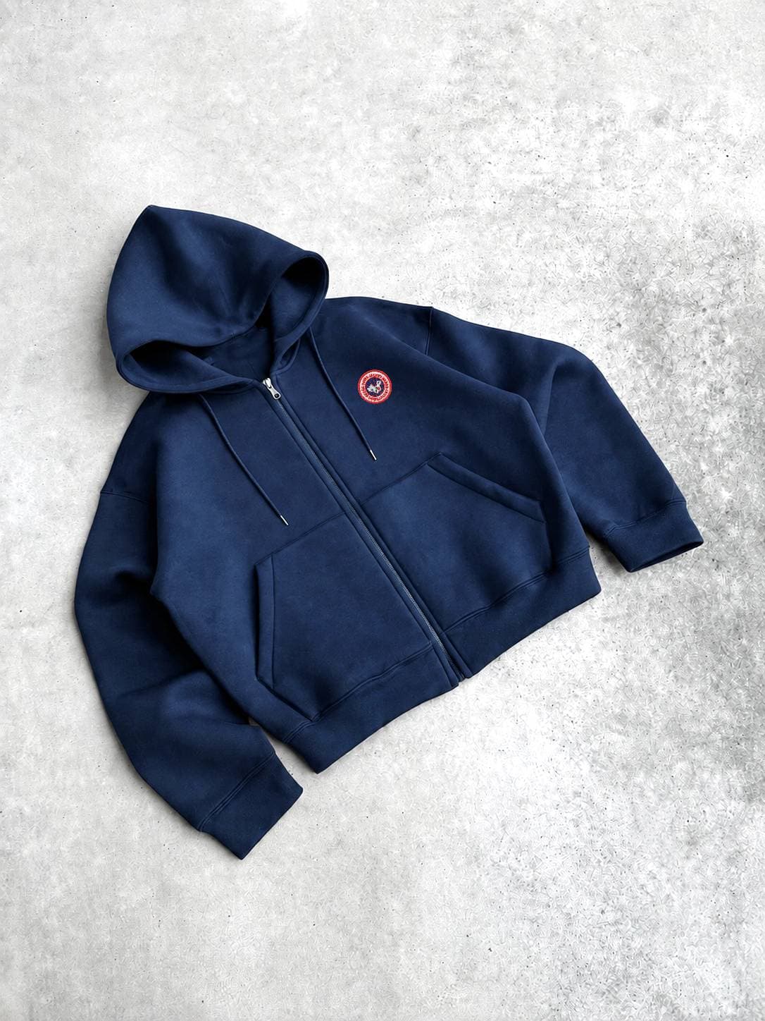 Sweat à capuche unisexe tendance Y2K, style streetwear 2026, disponible en noir, bordeaux, bleu roi, gris, rose et multicolore