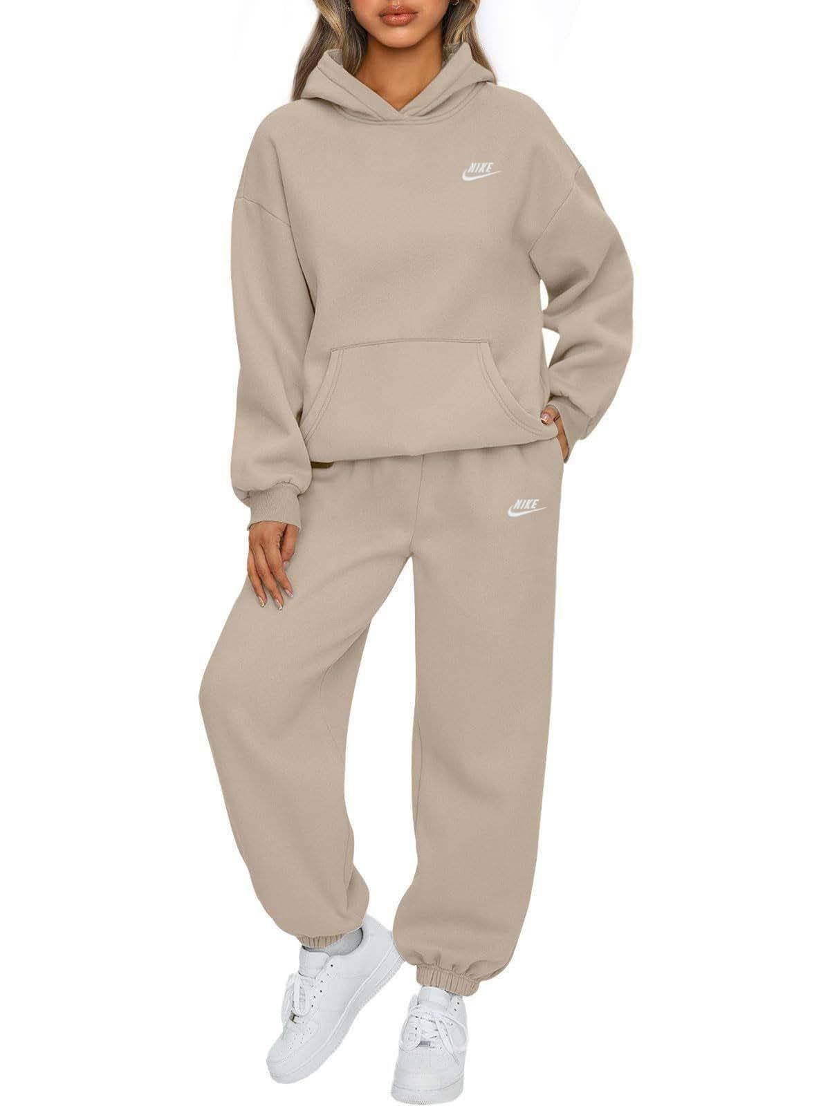 Ensemble Nike pour femme : sweat à capuche à manches longues et pantalon de jogging élastique, style décontracté avec poches. Parfait pour un lo