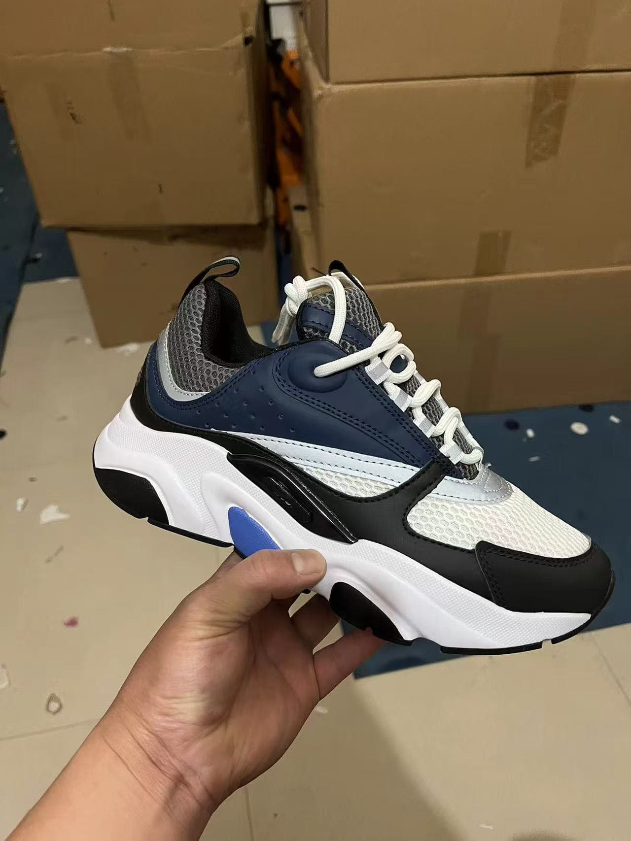 Chaussures basses de sport et de loisirs B22 en cuir et maille avec bride à logo pour homme