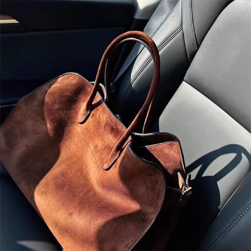 Le sac fourre-tout en cuir de vache à couche supérieure Margaux 15 de grande capacité pour les déplacements quotidiens Le même sac à bandouliè