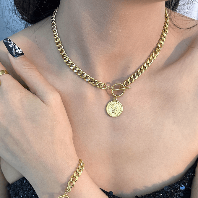 Stainless steel thick chain Retro beauty head pendant OT buckle necklace Clavicle short necklace