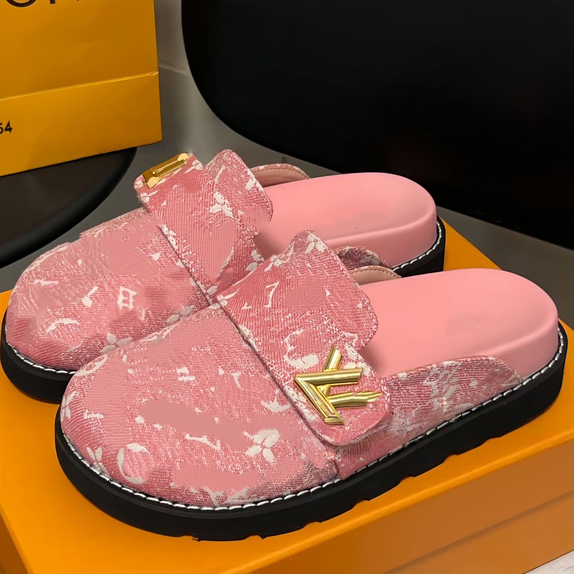 Chaussures de qualité supérieure Lujia, pantoufles imprimées de lettres, mules d'été à semelles épaisses à enfiler, idéales pour les couples
