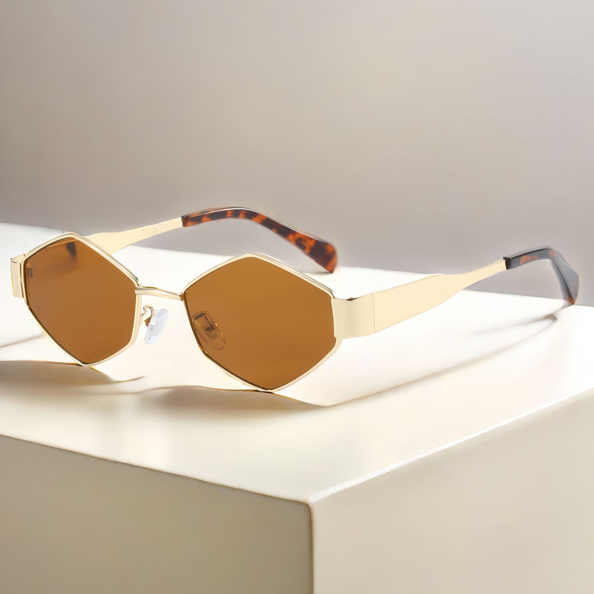 Lunettes de soleil ovales unisexes à verres tendance, petites lunettes de soleil rondes en métal tendance pour hommes et femmes
