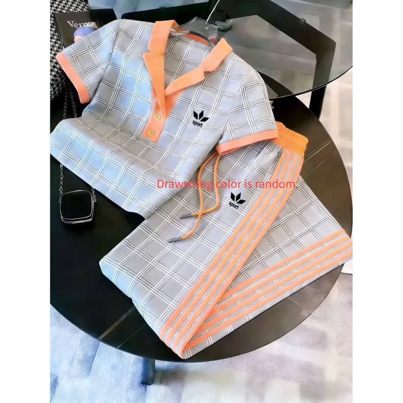 Ensemble deux pièces pour femme : polo imprimé 3D, pantalon large à manches courtes et color block.