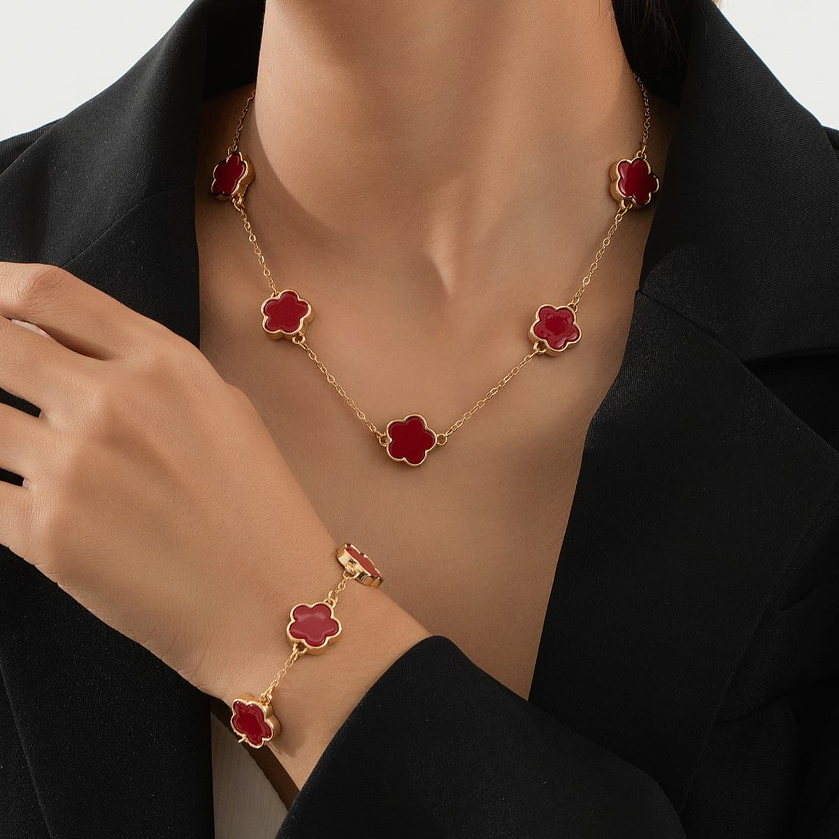 1 Fashionable Personality European And American Style Red Metal Five-Leaf Clover Women's Necklace Bracelet Jewelry Set