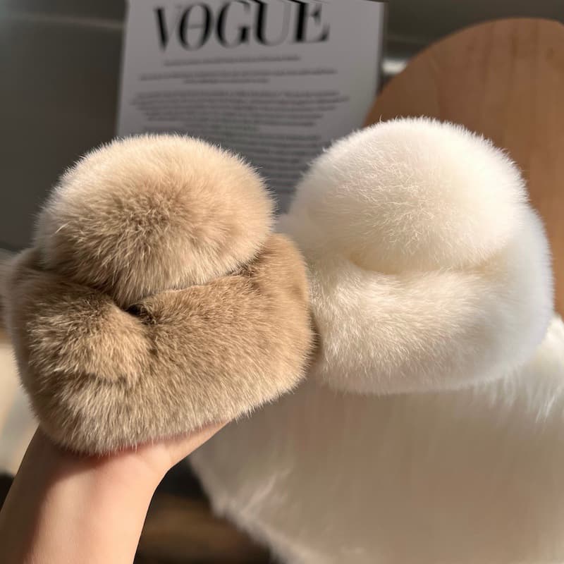 Korean version square otter rabbit back spoon, ponytail coiled large plush shark clip, internet famous hair clip