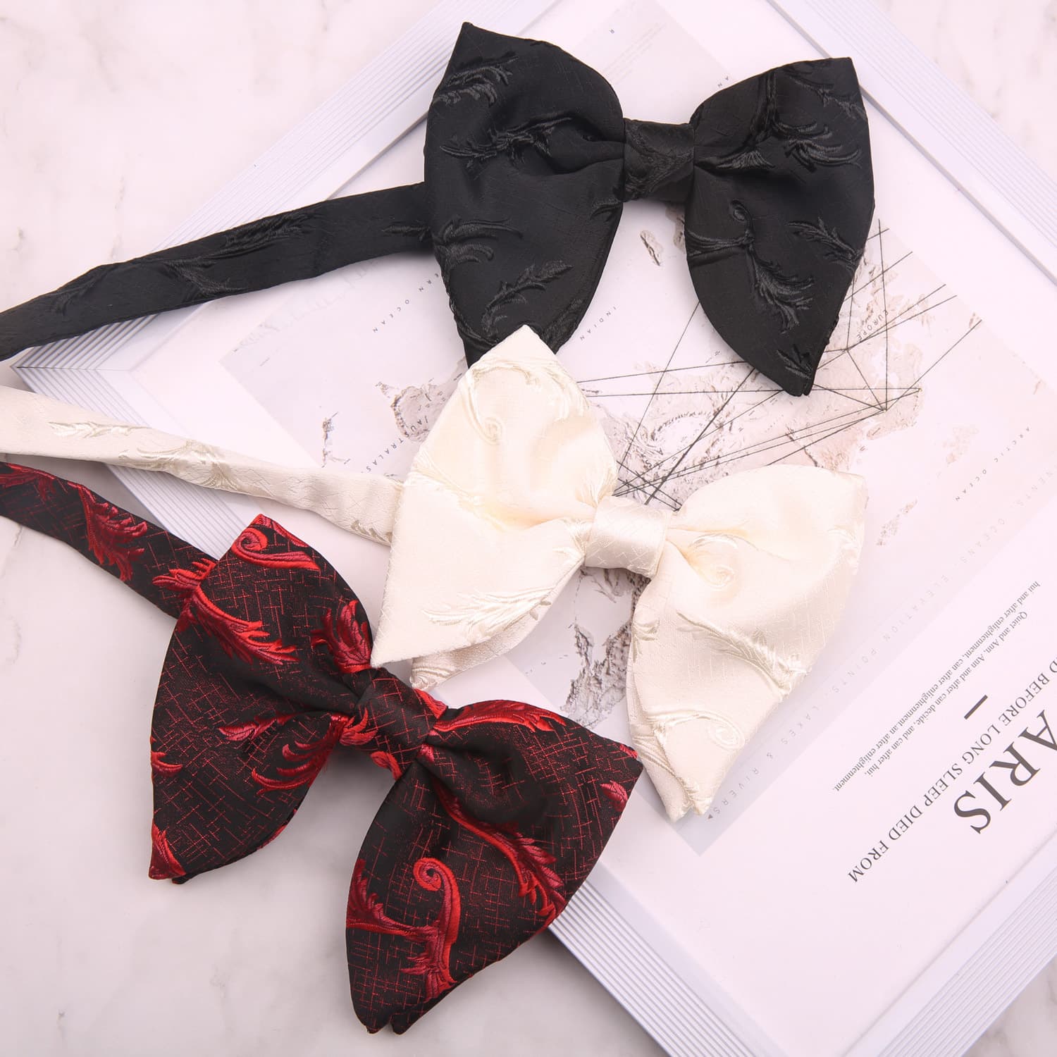 Men's version of British photography show host casual dress big bow white black horn big bow tie