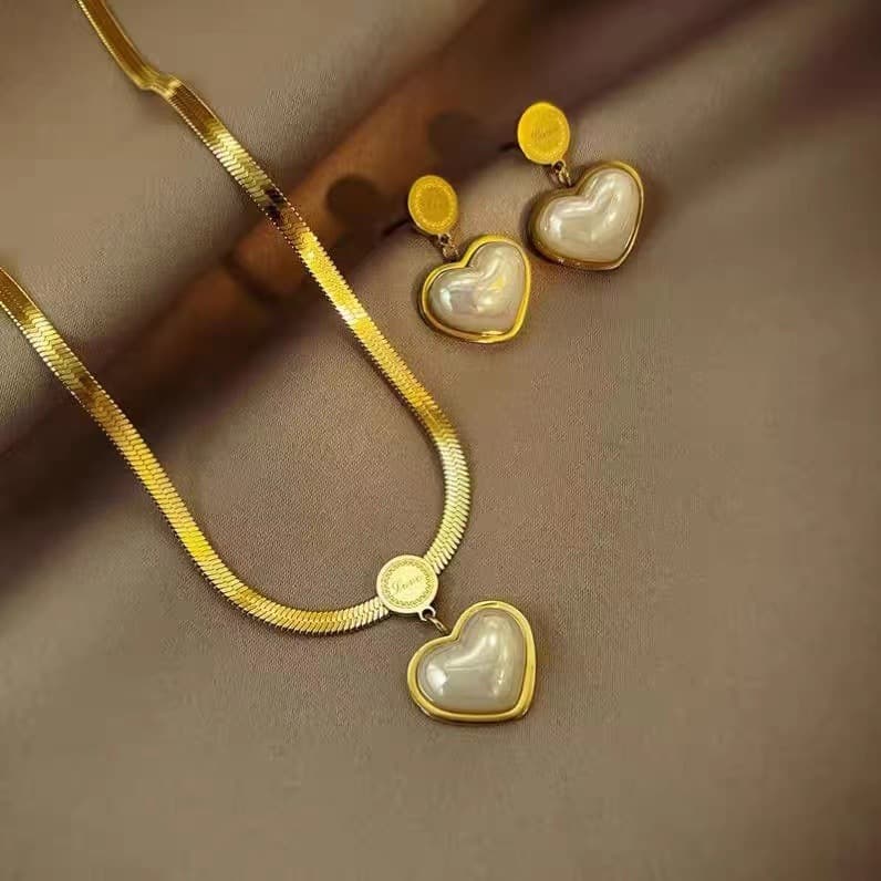 Manufacturers wholesale necklace light luxury niche new women's ring interlocking titanium steel temperament clavicle chain accessories