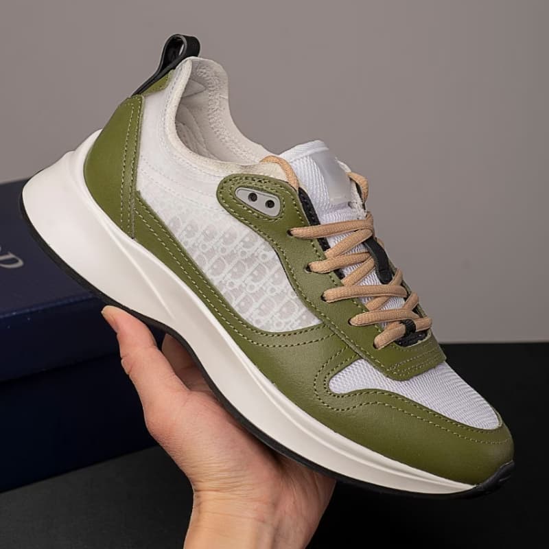 Nouvelles chaussures de course décontractées à imprimé lettre B25 avec brides à bout rond, tendance et confortables pour hommes et femmes.