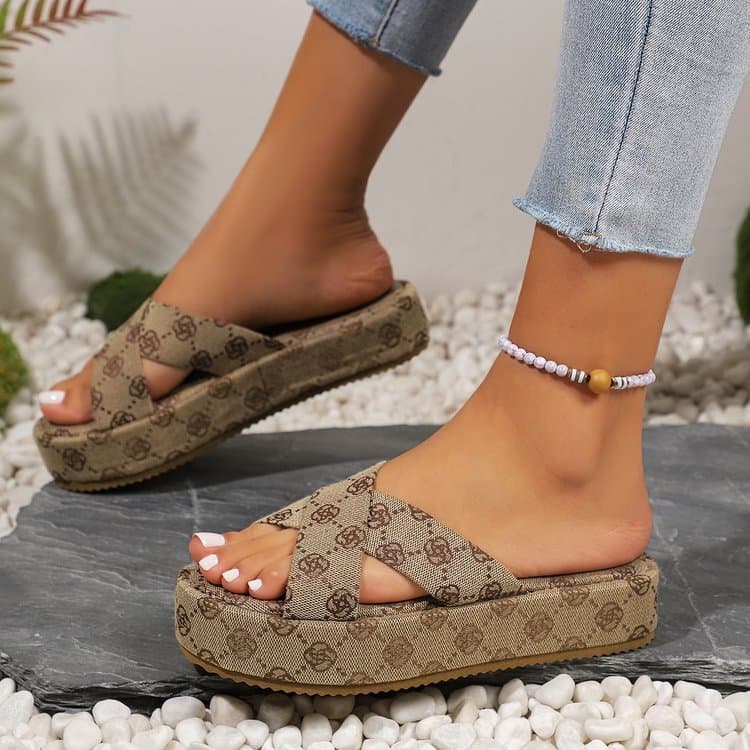 Women's plus Size Slippers Light Comfortable round Toe Plum Blossom Design Outdoor Wear