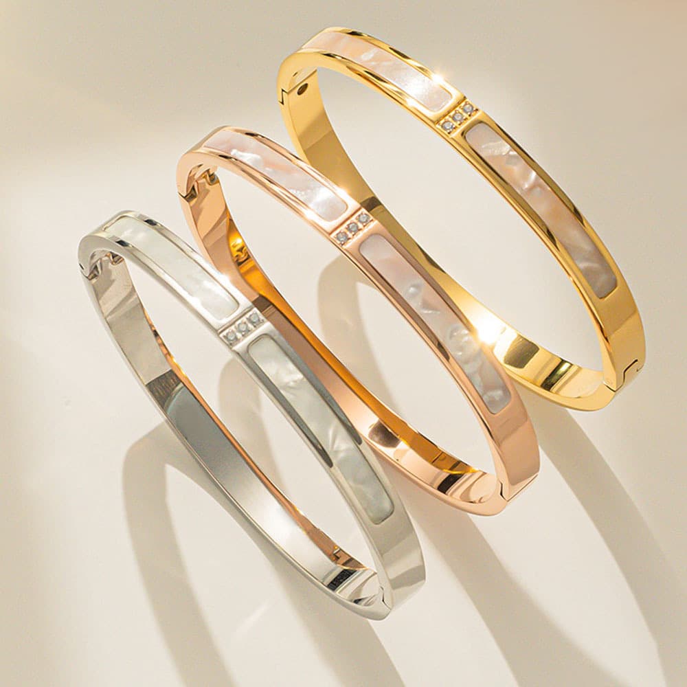 Korean version of white mother of pearl shell inlaid with three diamonds and diamonds simple 18 rose gold gold plated bracelet titanium steel bracelet does not fade