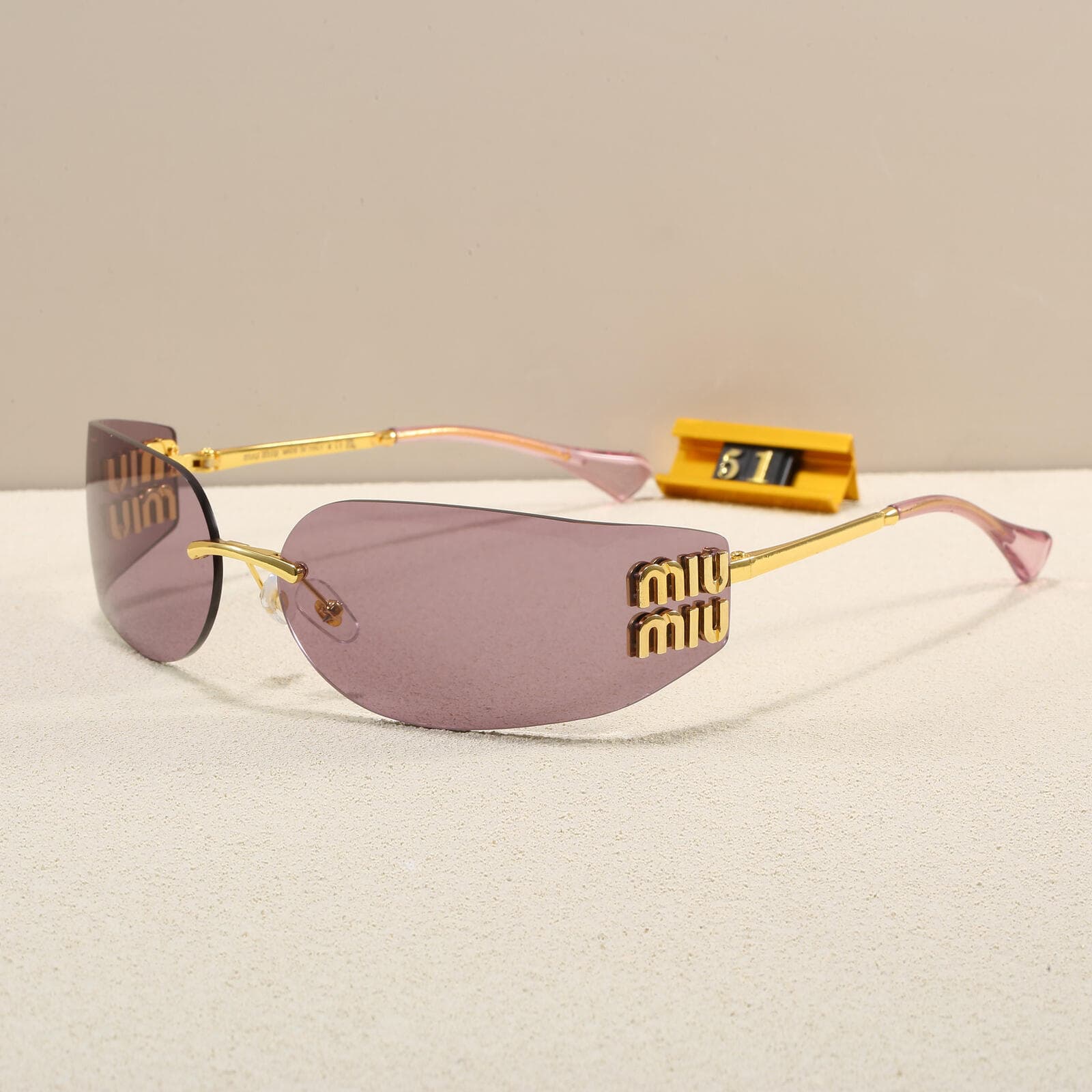 Lunettes de soleil tendance pour femmes, inspirées des blogueuses et célébrités. Design ovale classique intemporel sans monture, à la fois élé