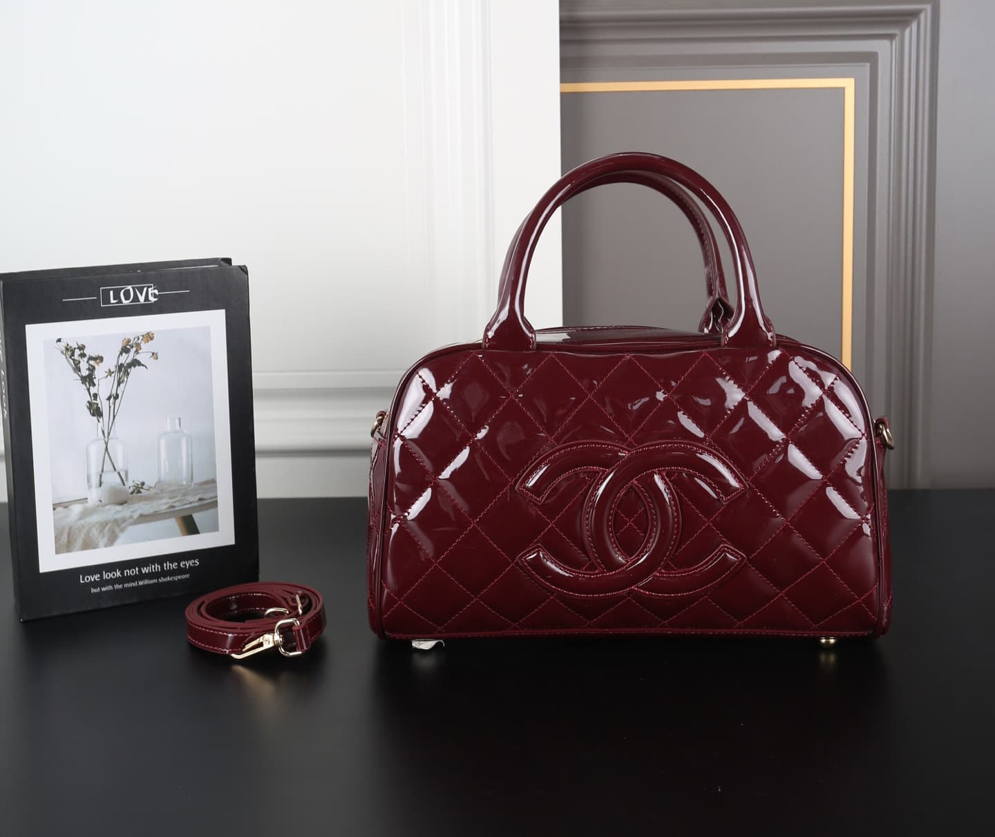 Sac bowling brodé à motif losanges, coloris uni, collection été 2026 - Sac à main décontracté avec bandoulière