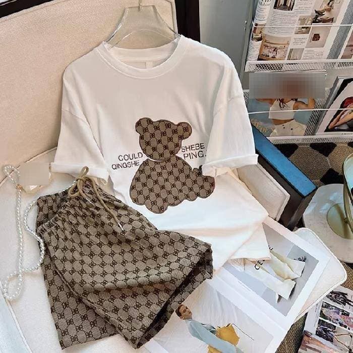 Women's Summer Two-Piece Set - Chic Bear Print T-Shirt & Shorts, Lady Boss Street Style Outfit For Trendy Looks