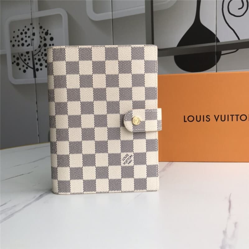 Couverture de carnet de notes Monogram Empreinte Series Classic, style luxueux et gaufré : un accessoire raffiné et élégant pour les négociatio