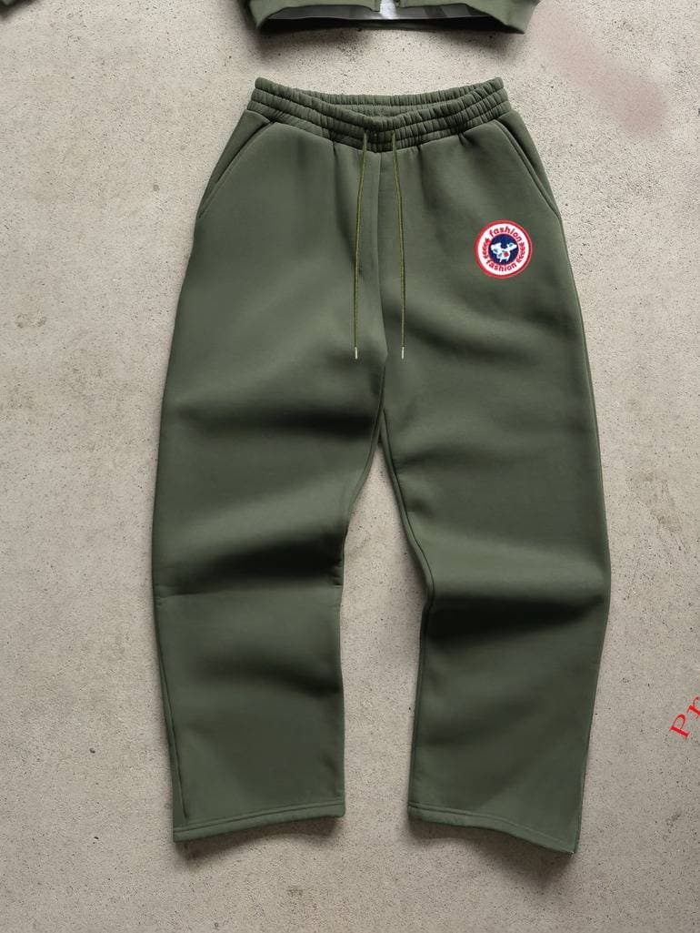 Sweat à capuche 2026 avec motif imprimé et cordon de serrage, style carte du monde, ensemble tendance 2026.