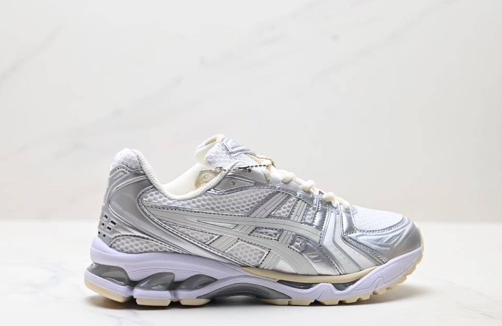 Baskets unisexes ASICS Gel-Kayano 14 1201A457-100 Argent