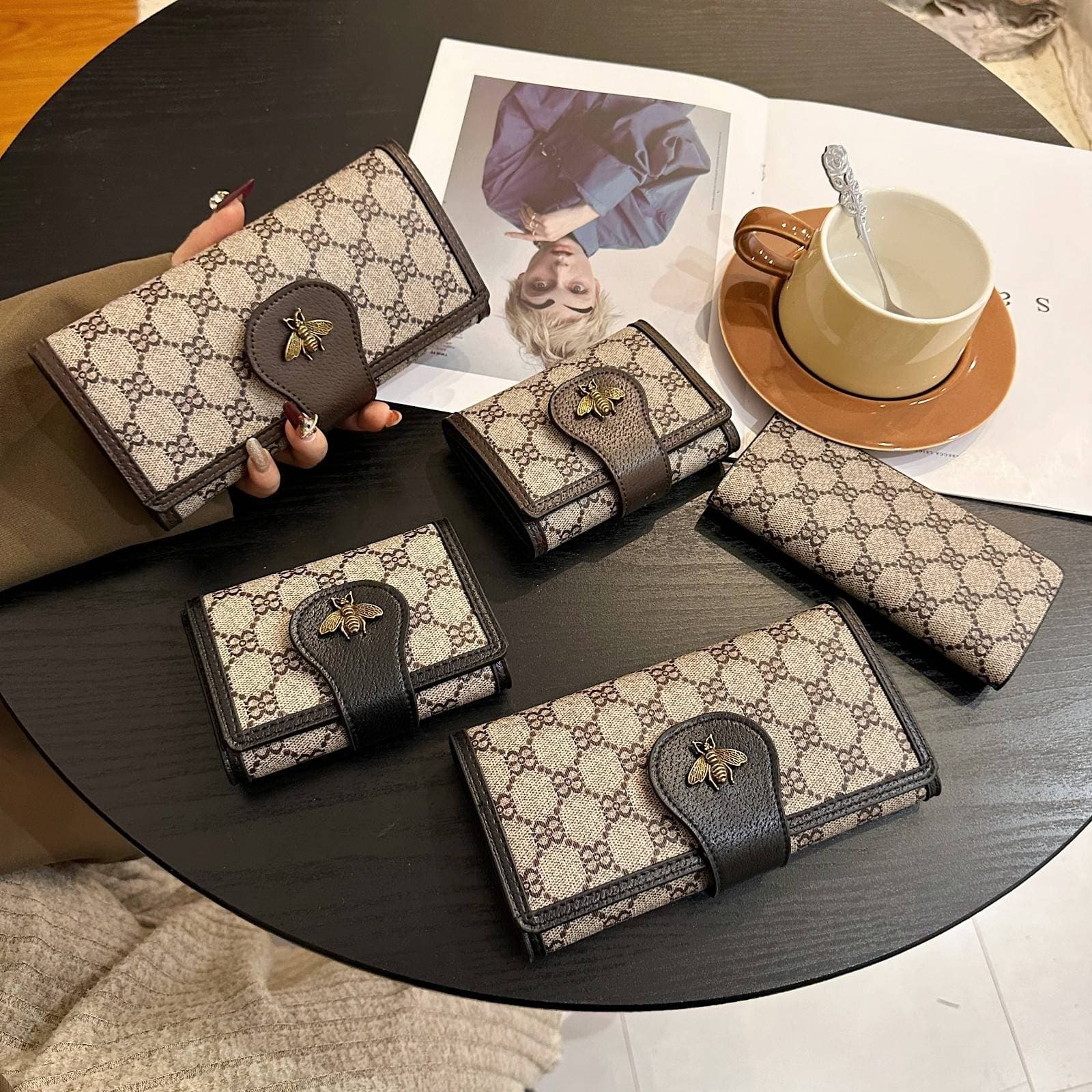 Seasonal Limited Edition New Wallet Light Luxury High-quality Card Bag Elegant Temperament Socialite Handbag 19 * 3 * 9cm