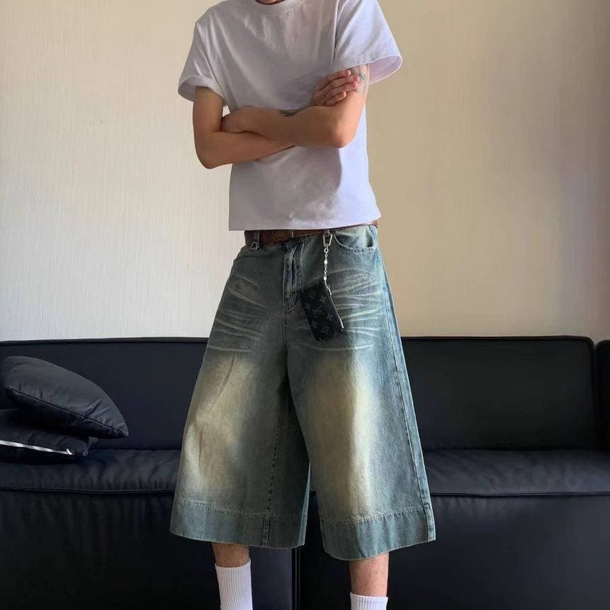 Vintage Washed Denim Bermuda Shorts – Relaxed Fit Wide-Leg 7/10 Length Unisex Jeans (Retro High-Waisted Distressed Cotton Summer Shorts)