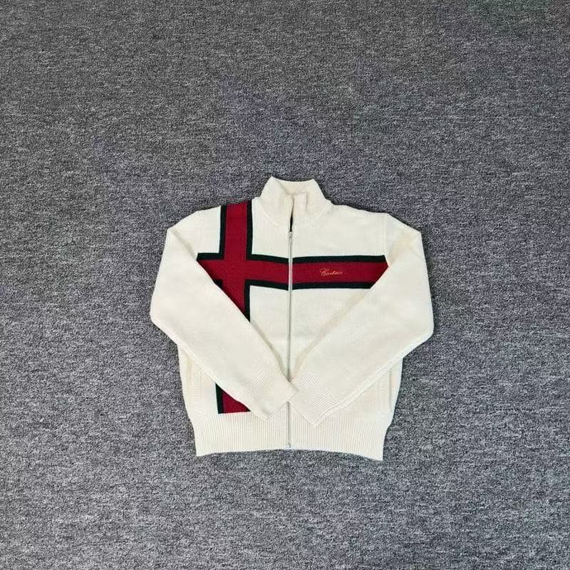 Gilet en maille zippé pour homme Corteiz, col montant, motif jacquard croisé rouge et vert, logo brodé sur le devant, coupe ample, idéal pour l'a