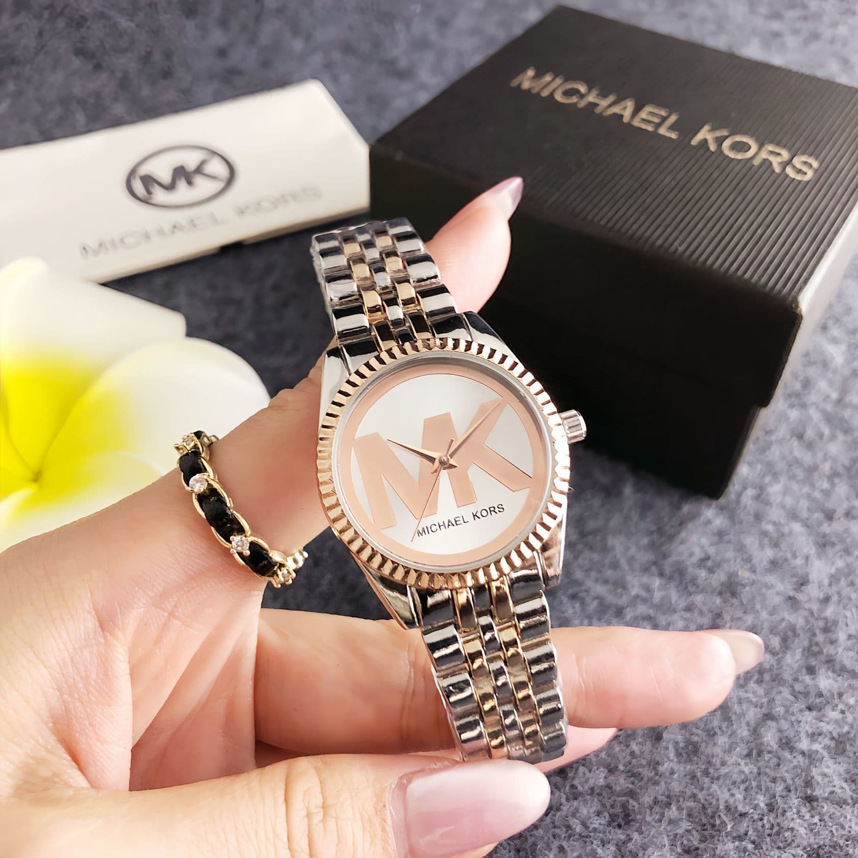 Montre compacte élégante pour femme, inspirée du luxe, mouvement à quartz haut de gamme