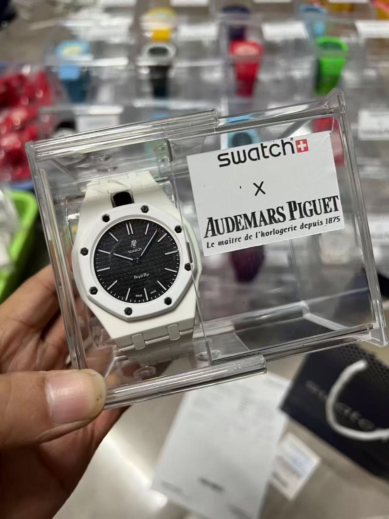 Montre homme AP Swatch en édition limitée, à mouvement quartz : un incontournable de la mode.