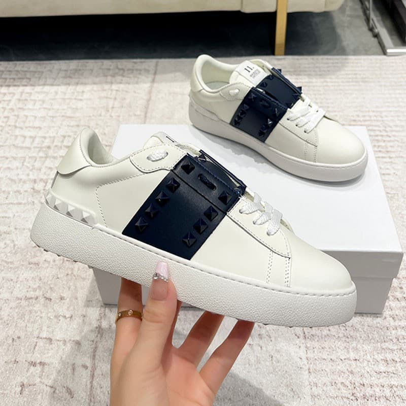 2024 Nouvelles chaussures de sport décontractées V-Home avec rivets, chaussures blanches en cuir véritable, planche de couple à la mode et tendan